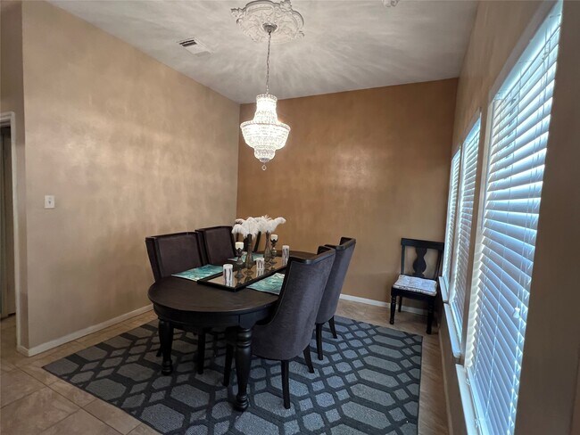 Building Photo - 22814 Tree House Ln