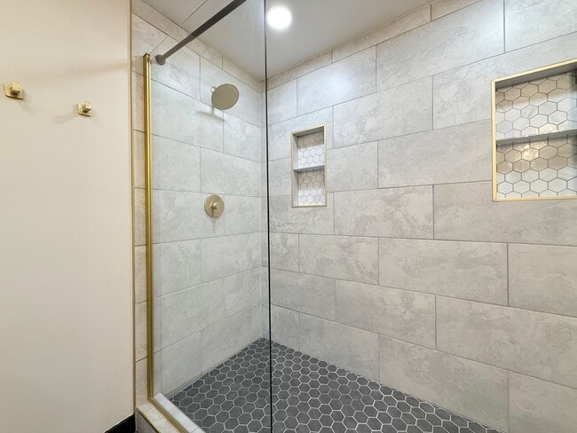 Building Photo - Beautifully Updated 2-Bedroom Home in Sandy!