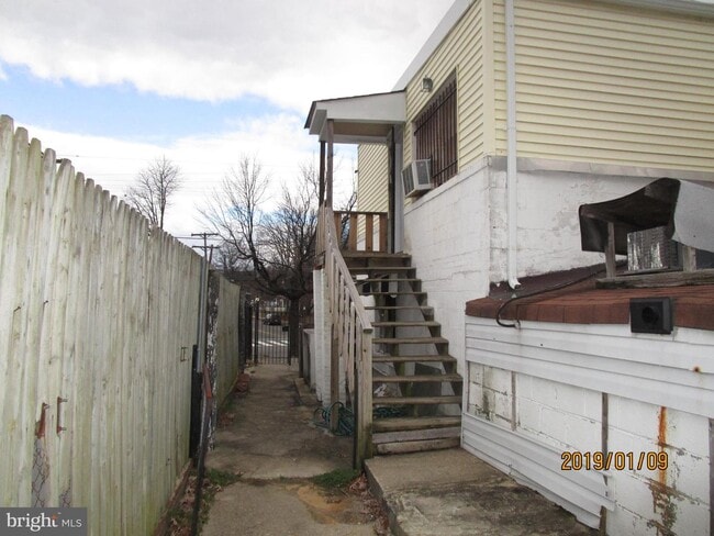 Building Photo - 4259 Southern Ave SE