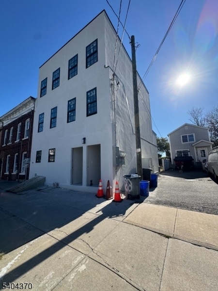 Building Photo - 188 Heckel St