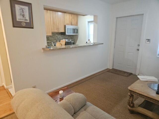 Building Photo - 2404 NE 33rd Ave