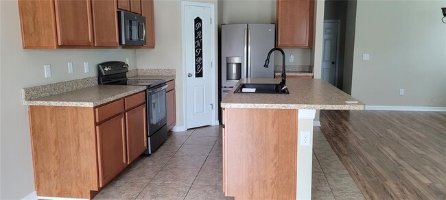 Building Photo - 817 Ashentree Dr