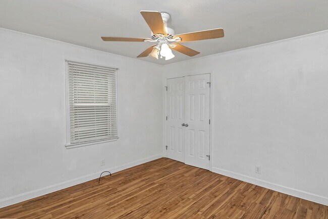 Building Photo - Charming 3-Bed Home in Olympia – Steps fro...