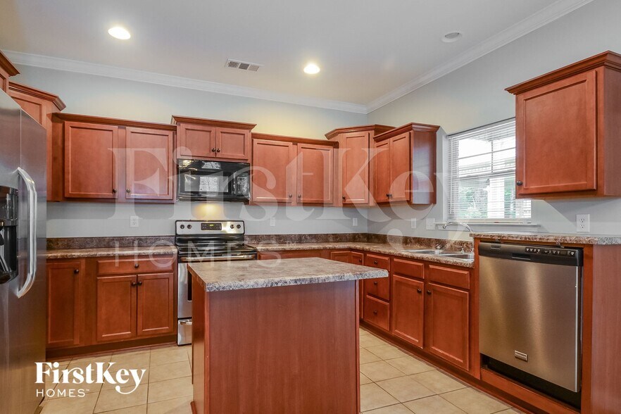 Building Photo - 8253 Owen Park Dr