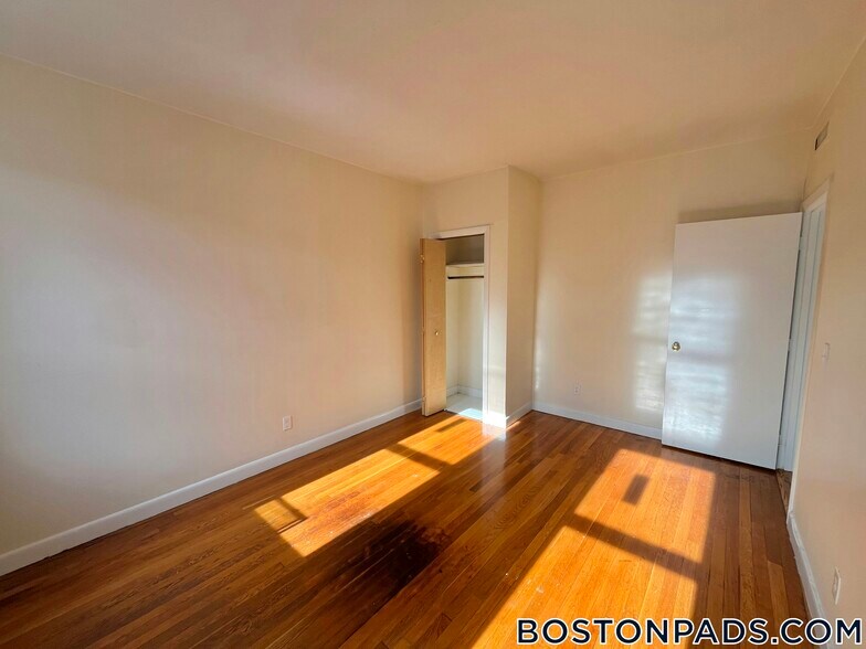 Building Photo - 1131 Commonwealth Ave