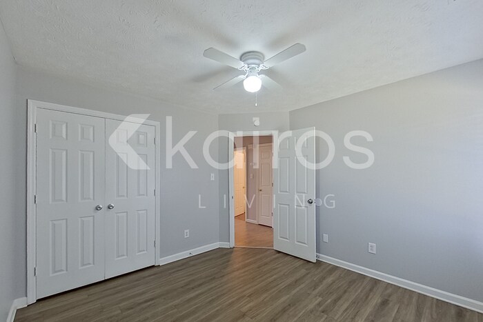 Building Photo - 5312 Blanchette St