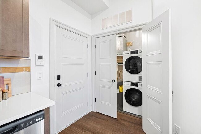 Building Photo - 401 Martin St