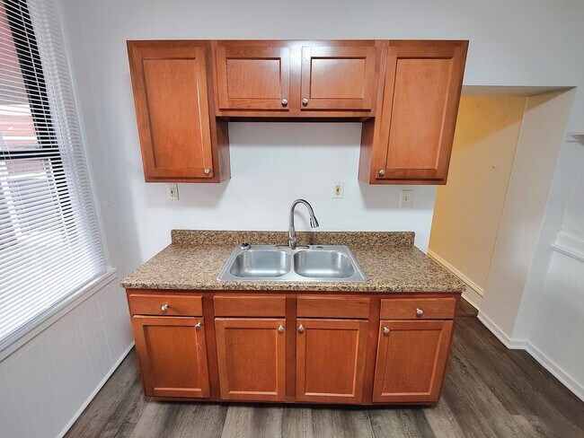 Building Photo - 2423 Wrights Wy