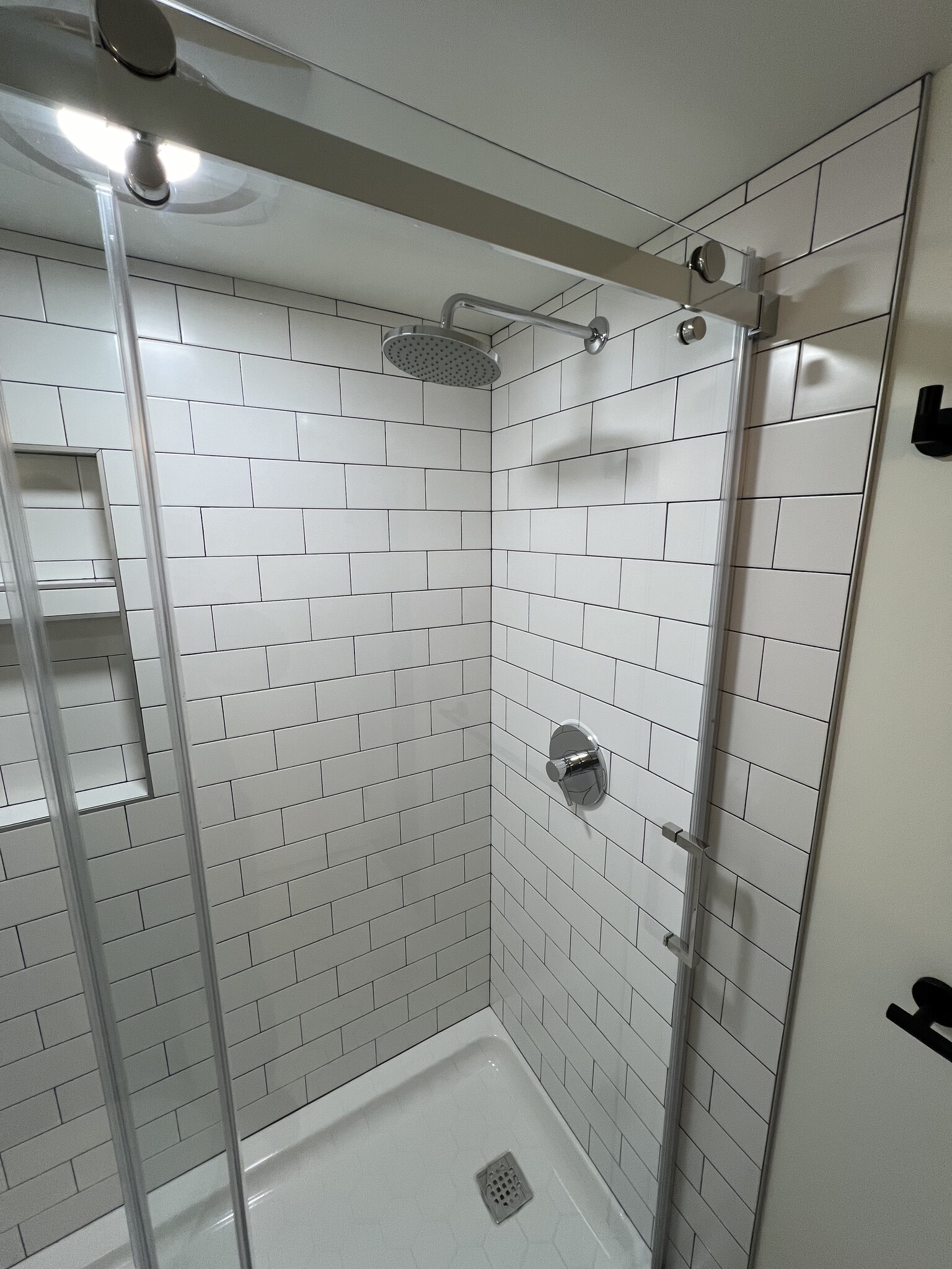 Fully tiled shower with rainshower head - 522 Lee St