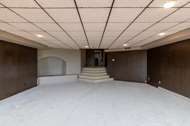 Building Photo - 1240 E Donges Ct