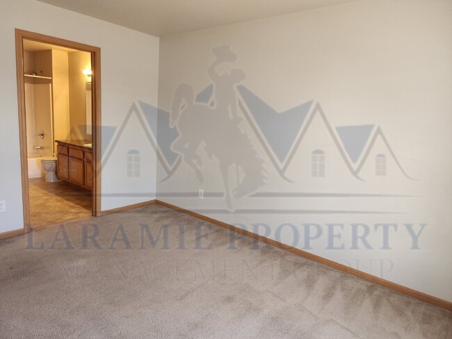 Building Photo - 3 Bed 2 Bath Condo
