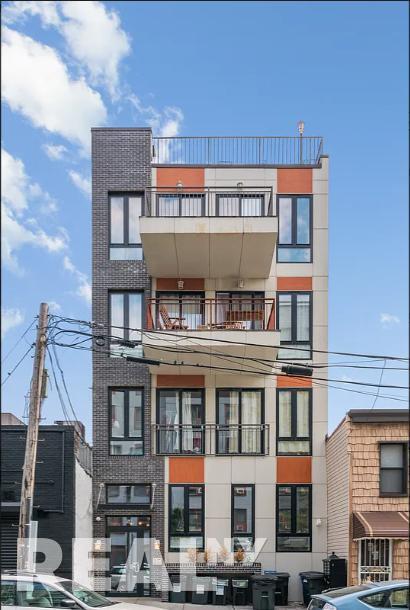 Building Photo - 56 Frost St