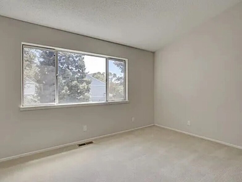 Building Photo - 1370 Las Juntas Way