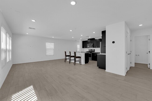 Building Photo - Don't miss out on this beautiful three-bed...