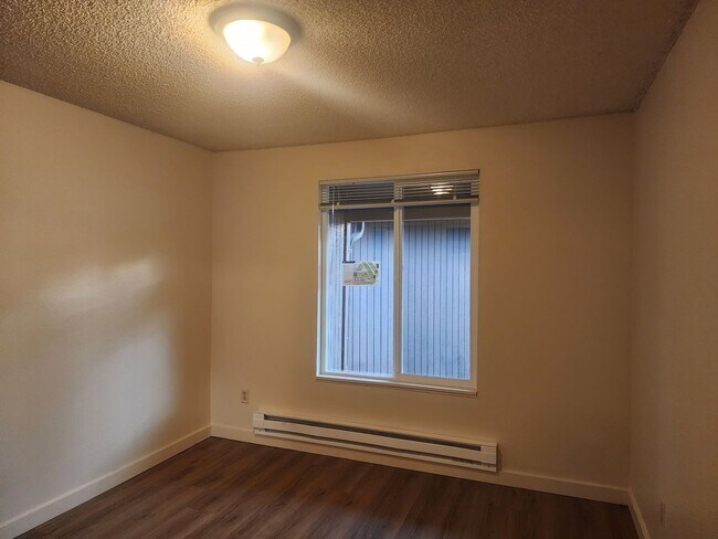 Building Photo - 903 Filbert Ct