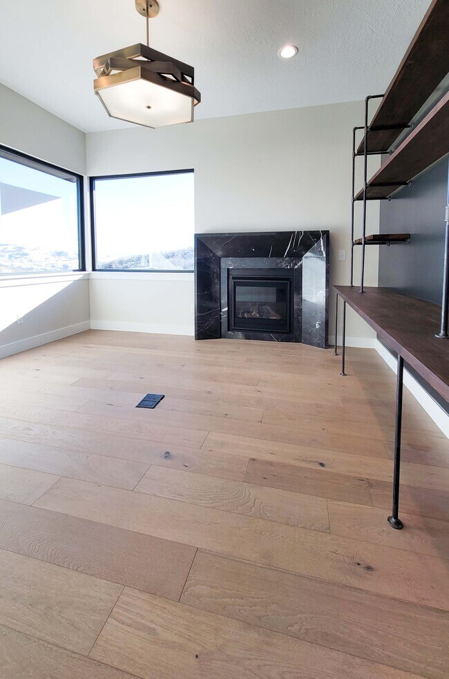 Building Photo - 1303 E Lasso Trail