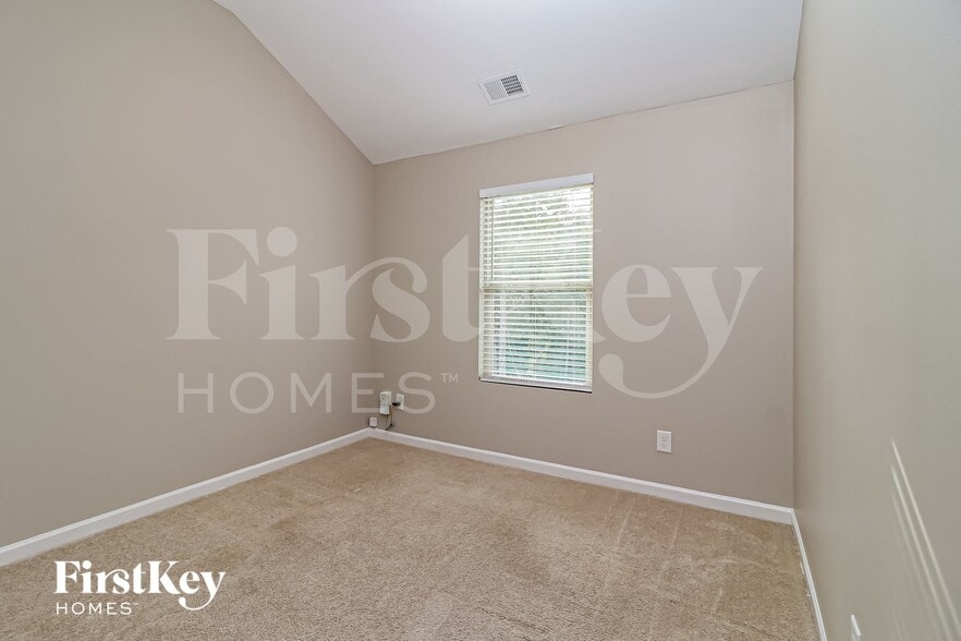 Building Photo - 415 Shady Glen