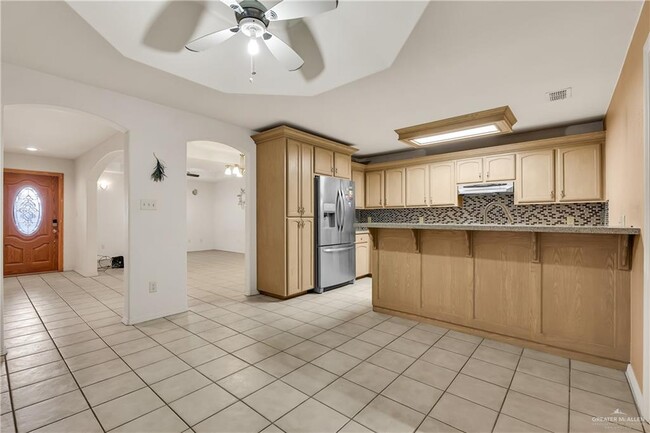 Building Photo - 15 Quamasia Ave