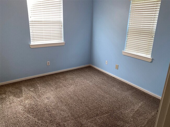 Building Photo - 918 W 26th St