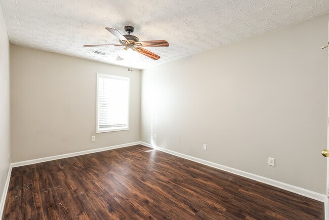 Building Photo - 229 Winthrop Ln