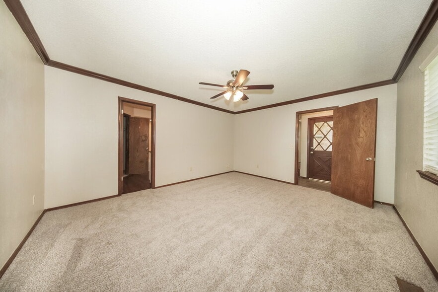 Building Photo - 12913 S Drexel Ave