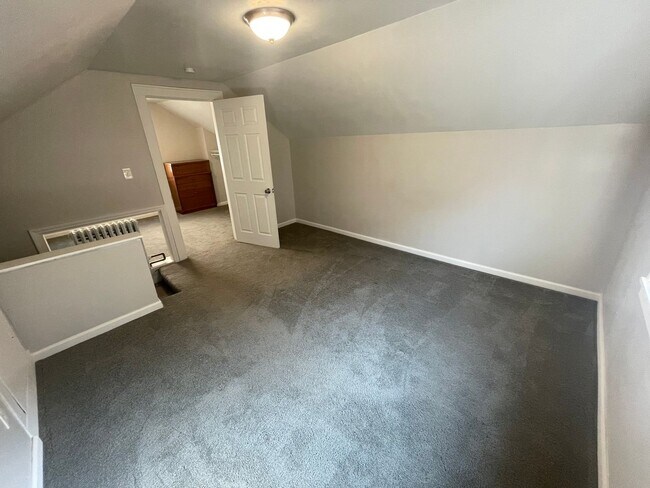 Building Photo - Spacious 3 Bedroom Home with Full finished Basement and Detached Garage!