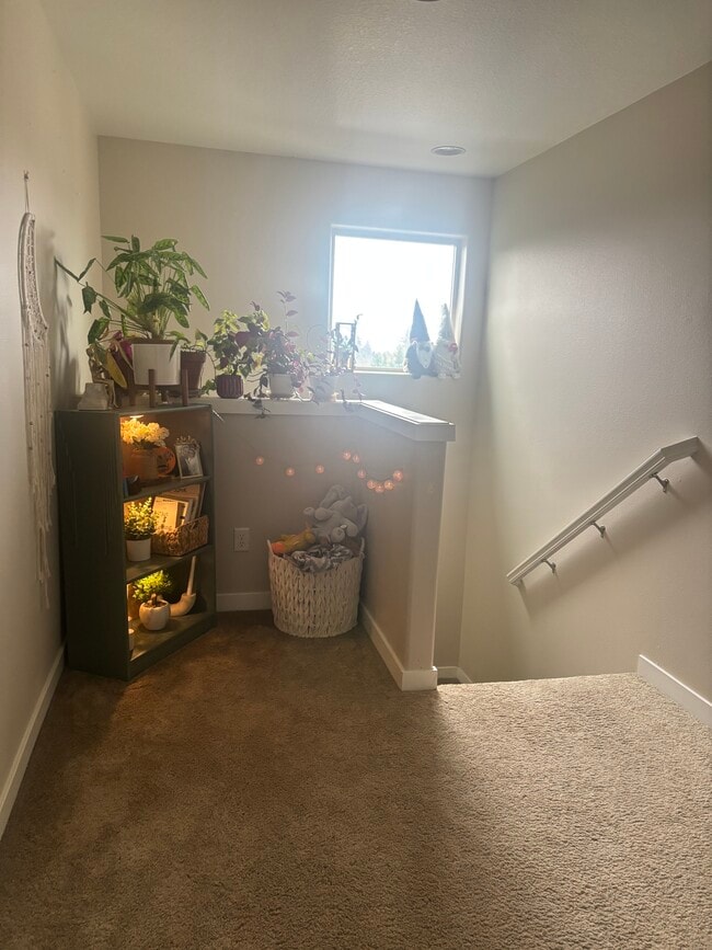 Building Photo - 5909 NE 38th Ct