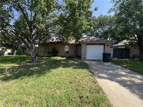 Building Photo - 3607 Crescent Dr