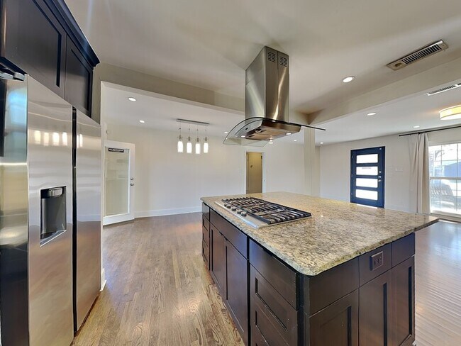 Building Photo - 5027 Wenonah Dr