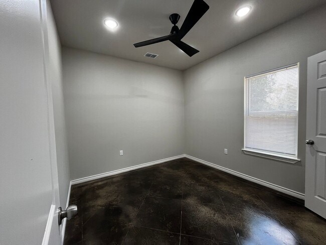 Building Photo - Country Road Triplex