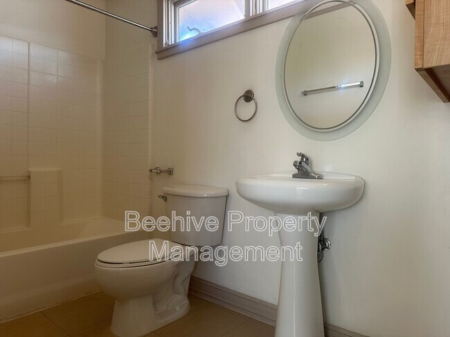 Building Photo - 1301 W Monroe St