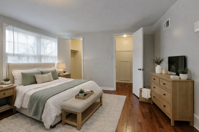 Building Photo - Spacious 4BR Home with Finished Basement, Fireplace & Unique Layout