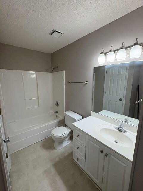 Building Photo - 120 Breezewood Dr