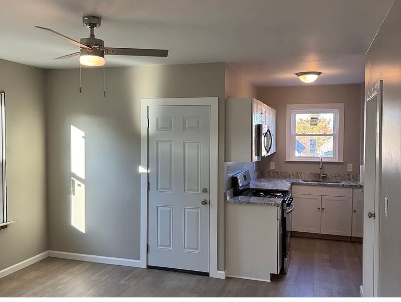 Building Photo - 545 Rivet St