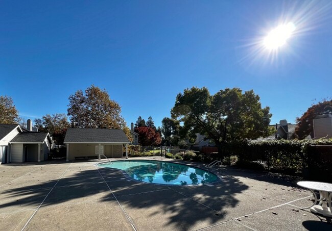 Building Photo - Charming Two Bedroom Napa Condo