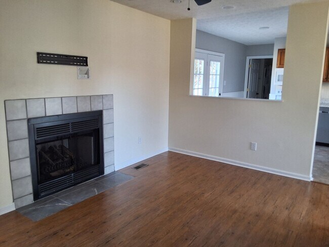 Building Photo - Strawberry Plains, 37871 - 3 bedroom, 2 ba...