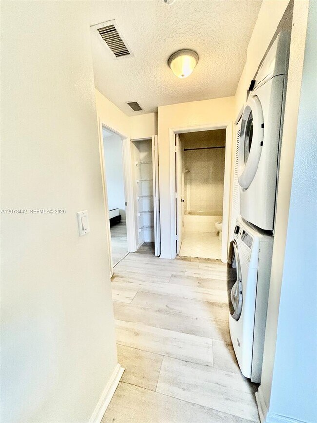 Building Photo - 3481 Briar Bay Blvd