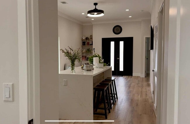 Building Photo - Beautiful Fully Furnished Home in Garden G...
