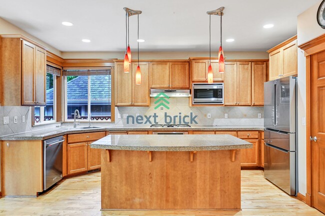 Building Photo - 3 BED & 2.5 BATH Town house FOR RENT