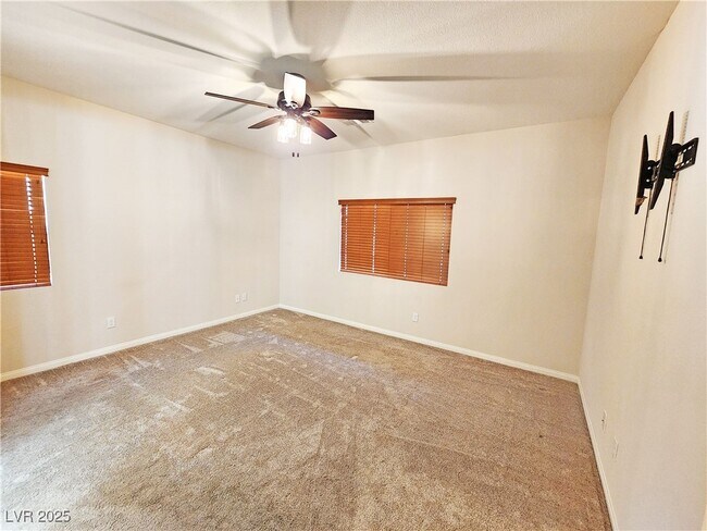 Building Photo - 5375 E La Campana Dr