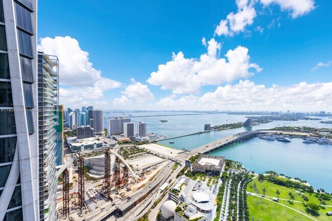 Building Photo - 900 Biscayne Blvd