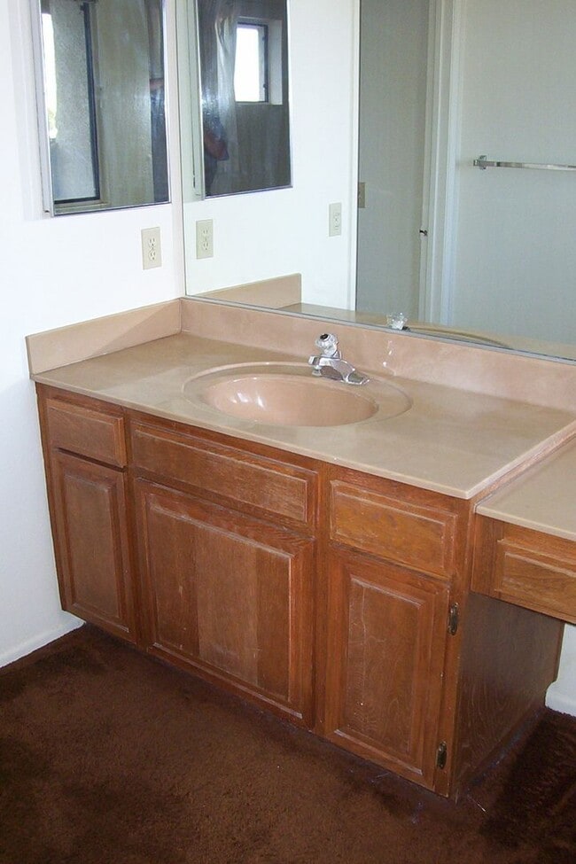 Building Photo - 1314 W Apricot Ave