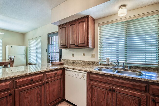 Building Photo - Beautiful 1-story southwestern-style home in west El Paso