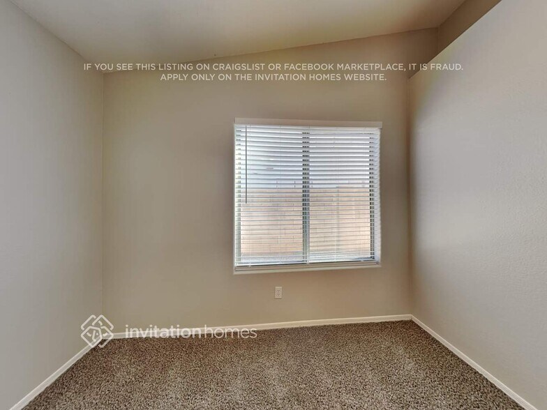 Building Photo - 1655 E Redfield Rd