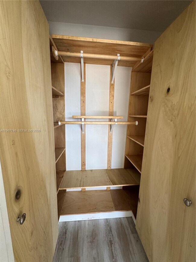 Building Photo - 1300 Lincoln Rd