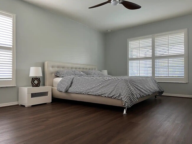 Master Bedroom - 2800 Surfside Blvd