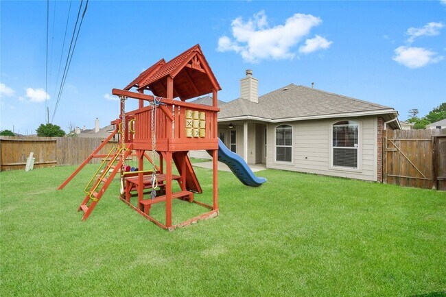 Building Photo - 24811 Sandusky Dr