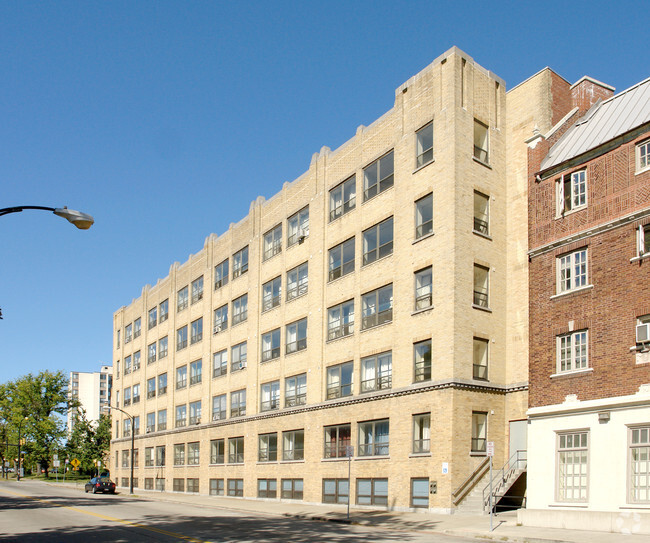 Building Photo - Linwood Manor