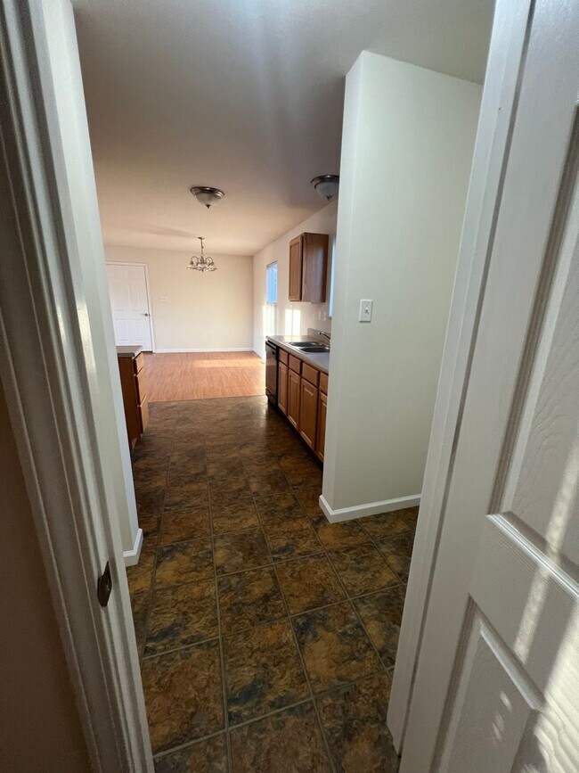 Building Photo - 3 Bedroom 2 bath 2 car garage house