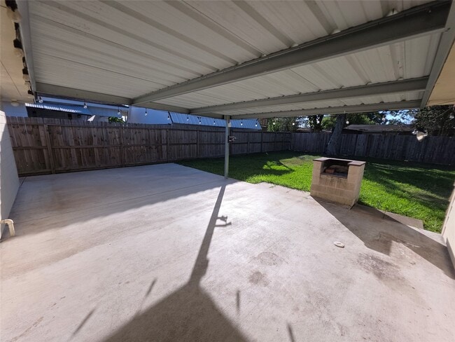 Building Photo - 10315 Carthage Dr